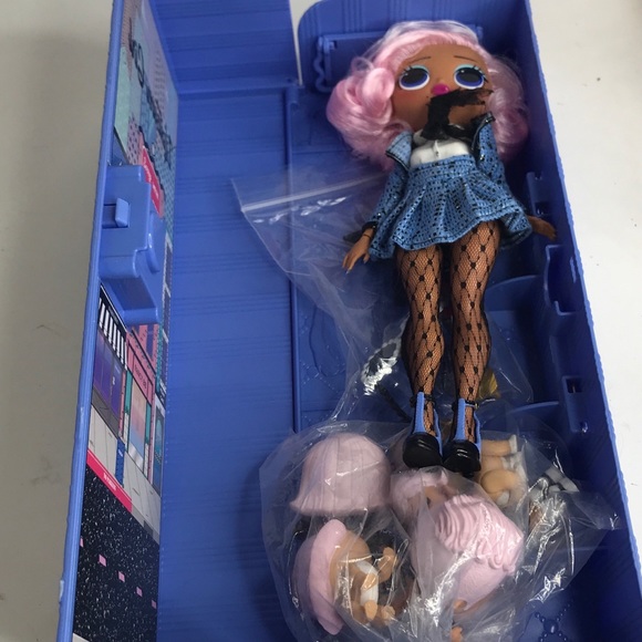 LOL Surprise OMG Doll UPTOWN GIRL Lol Surprise FAMILY With Accessories & Case - Picture 10 of 10